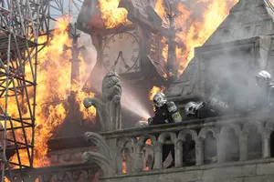 NOTRE-DAME V PLAMENECH